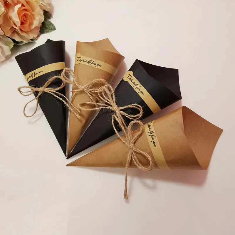 50ks Kraft Paper Confety Costher Držiteľ stánok Stand Box Flower Tray Rustikálny kužeľ držiak láskavý krabičky