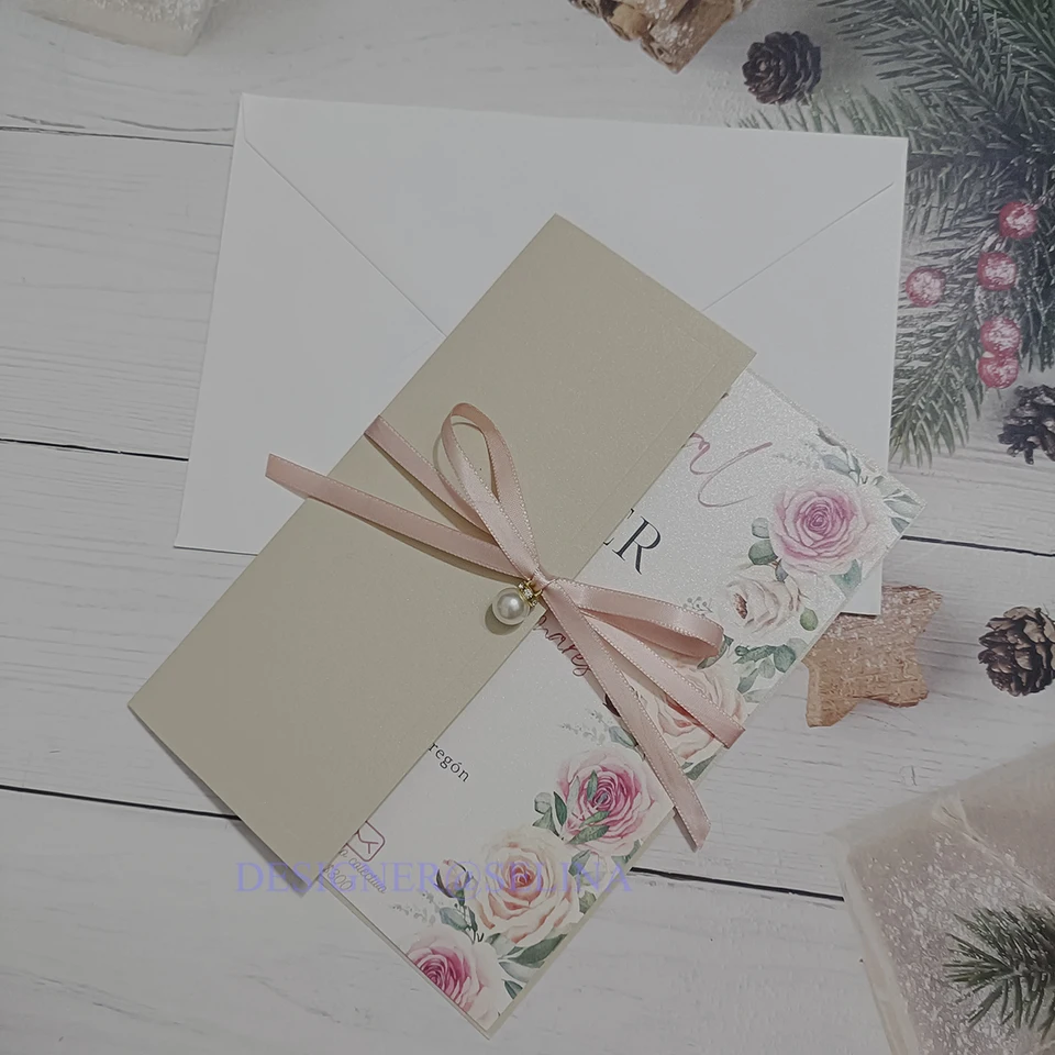 50set elegantných personalizovaných tlačiarenských pozvánok na svadbu s kamienok s stužkou a obálkou