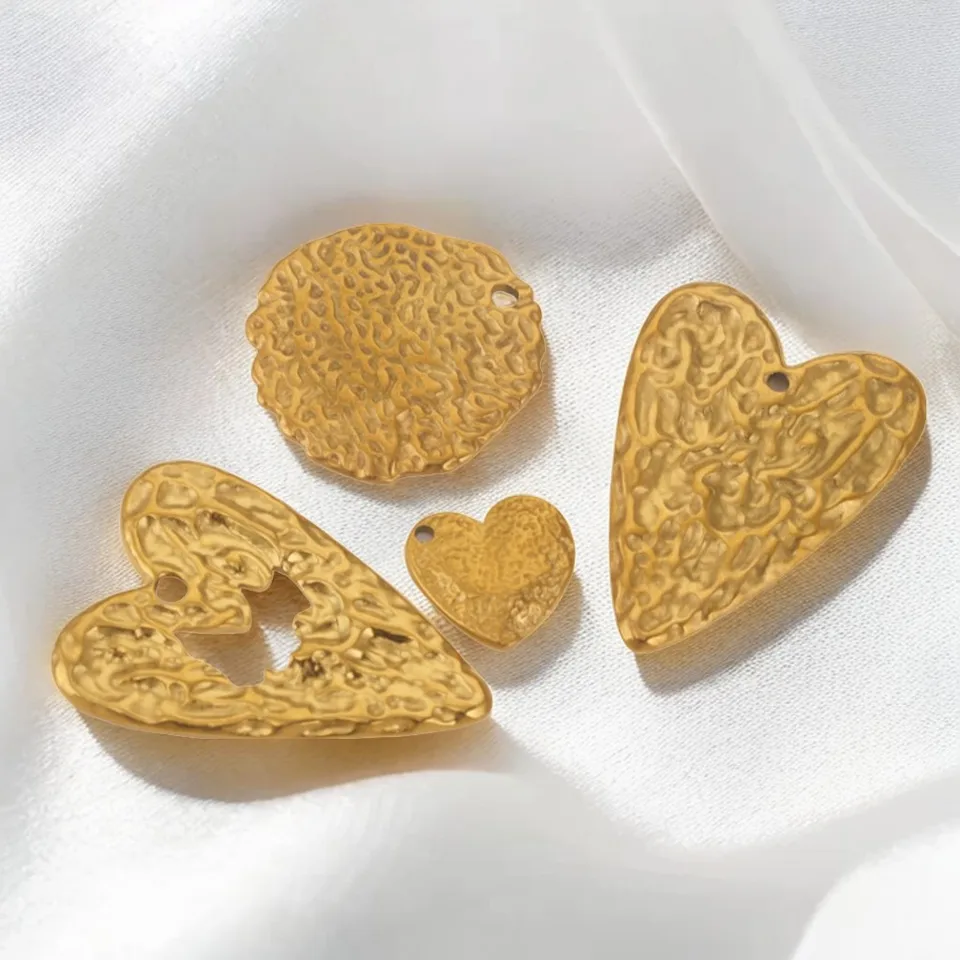 5ks z nehrdzavejúcej ocele odsadenie kúzla PVD Gold -pokovované srdce Round DIY náušnice Náudok náramok vrecka Kúzlo konektor Vintage konektor