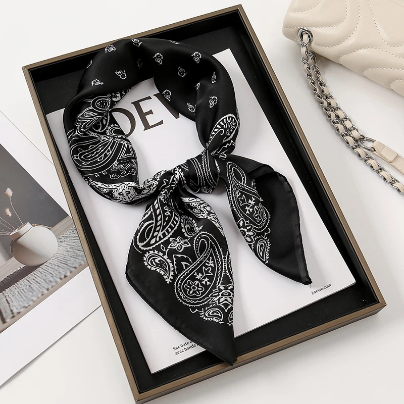 68*68 Summer Paisley Printed Square Scarf Silk Satin Shawls Moslim hidžáb dáma dekoratívne šatky islamské vysokokvalitné bandbana
