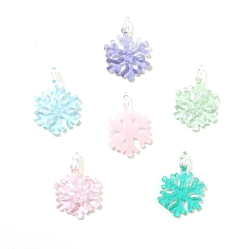 6ks Cute Mini Mini Snowflake Charms Glass Pendant Vianočné večierky Dodávky DIY módne dámske šperky výroby doplnkov