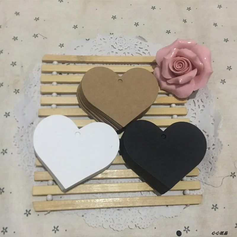 7*6cm DIY odevné značky Značky Srdce čierna biela papierová doska kartónový odev prázdne štítok Slová slepá id
