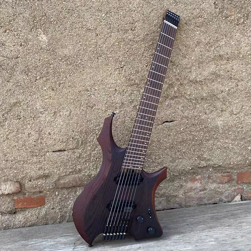 7 strunových hnedých bezhlavých elektrických gitarových pražcov, 9 -kusové pražené javorové krk, pasívne snímače jumbo z nehrdzavejúcej ocele