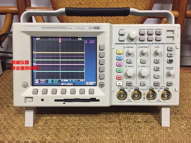 90% nový TDS3054B 500MHz Digital Storage Osciloscope TDS3014B 100 MHz 4-kanál