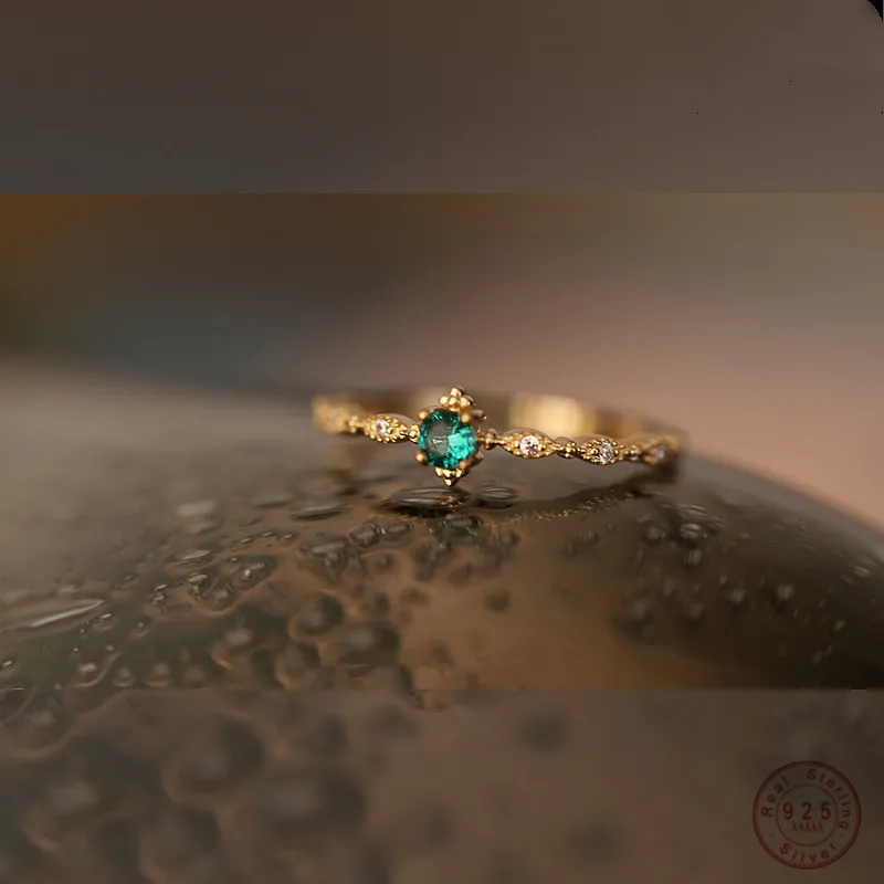 925 Sterling Silver Fashion Tail Ring Ženy Plechujúce 14 K Zlatý jednoduchý dizajn Vykladané smaragdy svadobné šperky doplnky