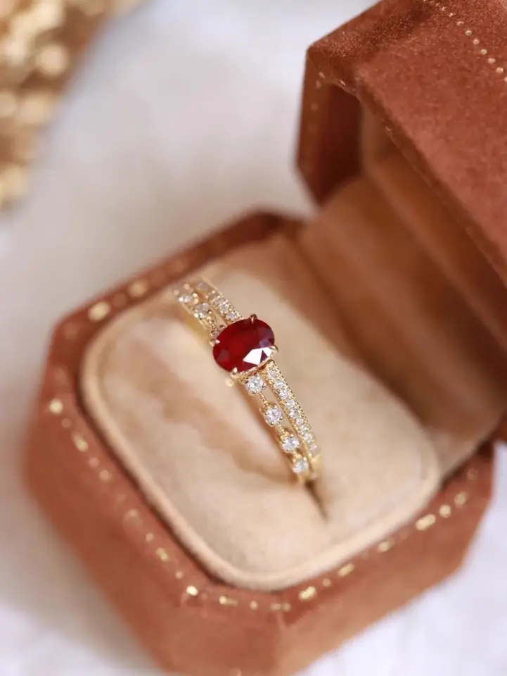 925 Striebro Pigeon Blood Ruby Diamond Diamond Ring Retro čipk