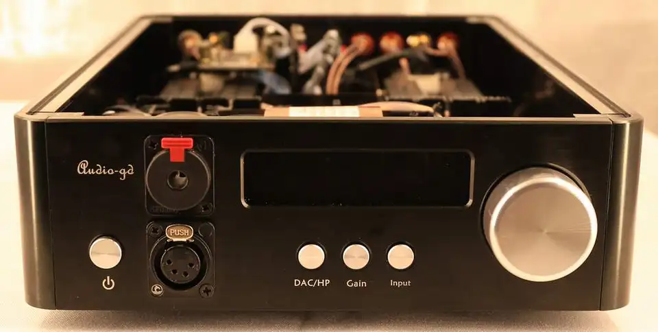 A-768 Audio GD D-28 Diskrétne vyvážené DAC ES9038PRO Balanced pre zosilňovače slúchadiel Vstupy XLR RCA Vstupy Štyri digitálne vstupy