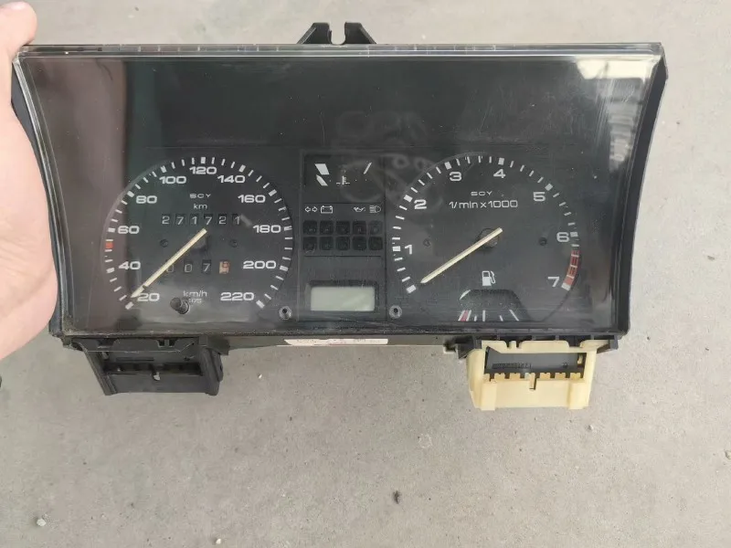 Aerohive nie je nový originálny použitý prístrojový panel 330919033C pre VW Santana 2001