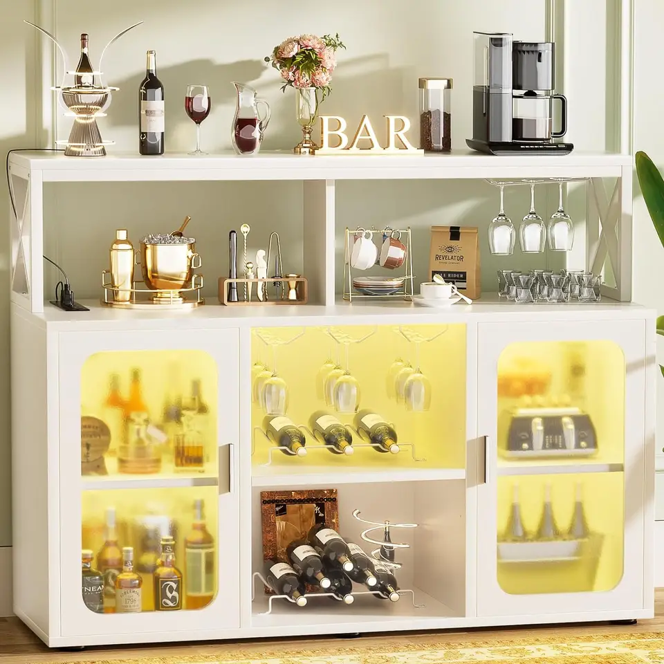 AheAplus Bar Cabinet s elektrickou zásuvkou, skrinka na likér s LED svetlami a držiak skla, skladovacia kabinová kaviareň