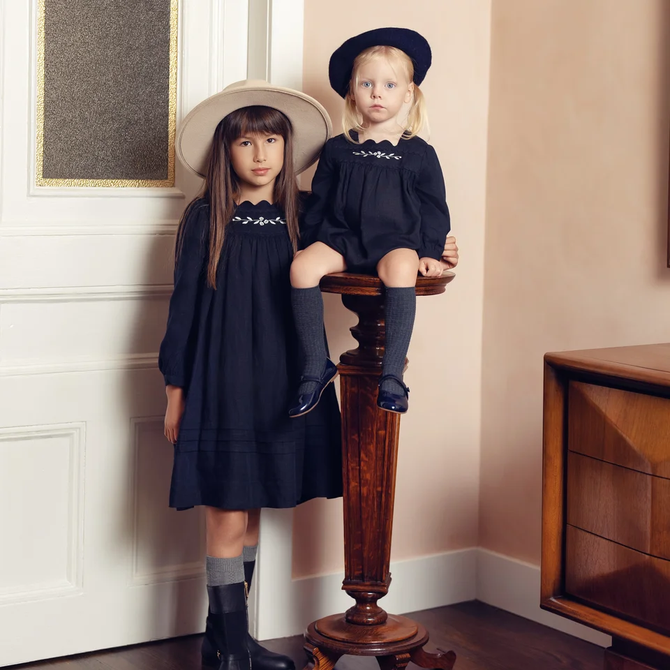 Ako kvalitný dizajnér Shabbos Brother Sestra Navy Cotton Linen Clothes s výšivkovými sviatočnými odevmi