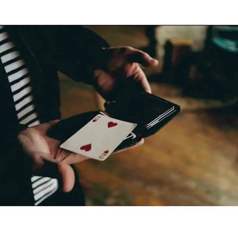 Akákoľvek myšlienka na kartu na vrecko Christian Grace Gimmicks Deck Vanish z rúk sa objaví vo vrecku Close Up Magic Street Illusions