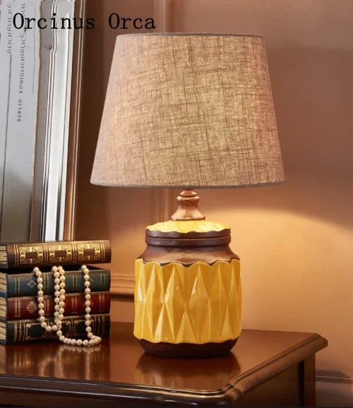 Americká retro farebná keramická stolová lampa obývacia izba nočná lampa Európska luxusná LED malá stolová lampa Doprava zdarma