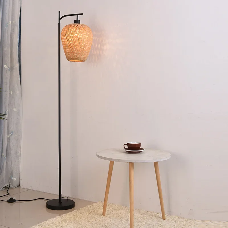 Americký štýl Rattan Ručne vyrábaný stojací lampa Hotel obývacia izba spálňa interiér miestnosť domov dekor stojace čítanie svetlo
