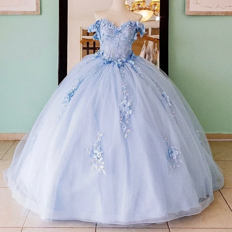 Angelsbridep Prispôsobené oblohy modré guľôčkové šaty Quinceanera šaty 2025 s lesklým tylom 3D kvetina mimo ramena Vestidos de Fiesta