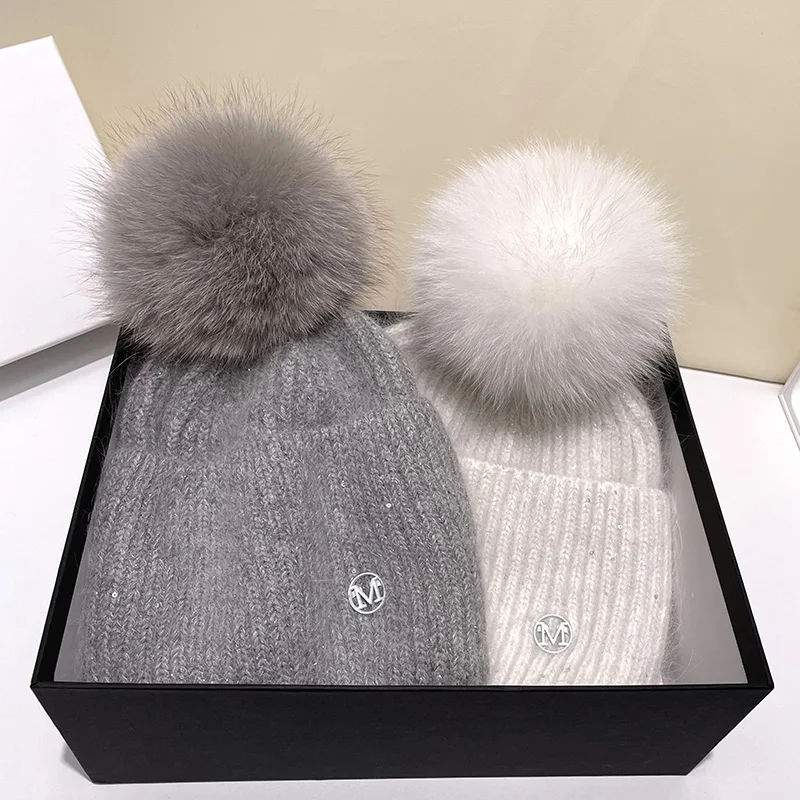 Angora Beanie Hat Ženy s pom pomach