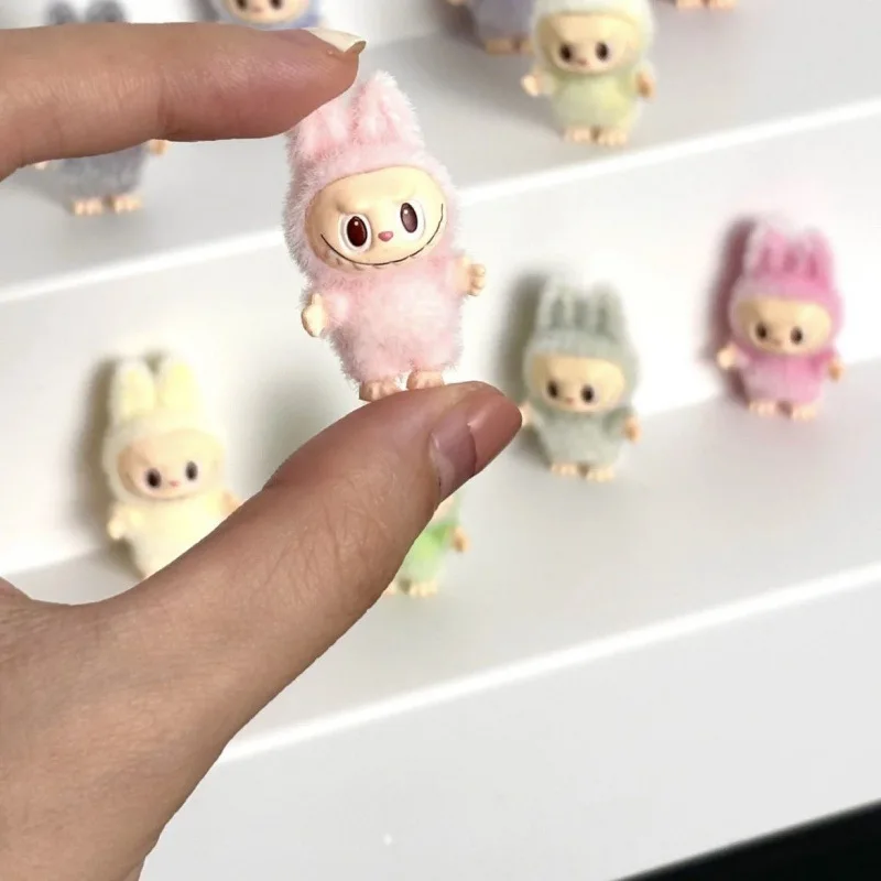 Anime Kawaii Cartoon Labubu Series Mini Flocking Vynikajúci roztomilý darček darček prívesok Doplnok Decotion Decotion Kawaii Hračky Vianočný darček