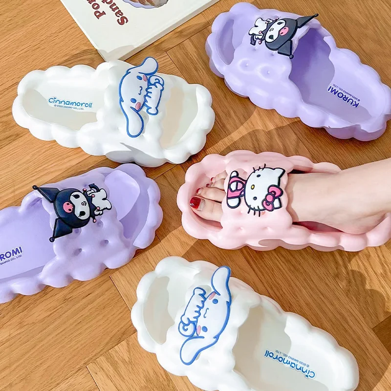 Anime Sanrio Hello Kitty Plippers Kuromi Ženy Indoor Plippers Comzy Anti-Strip House Plochne Slipper Couples Slides Jarné leto