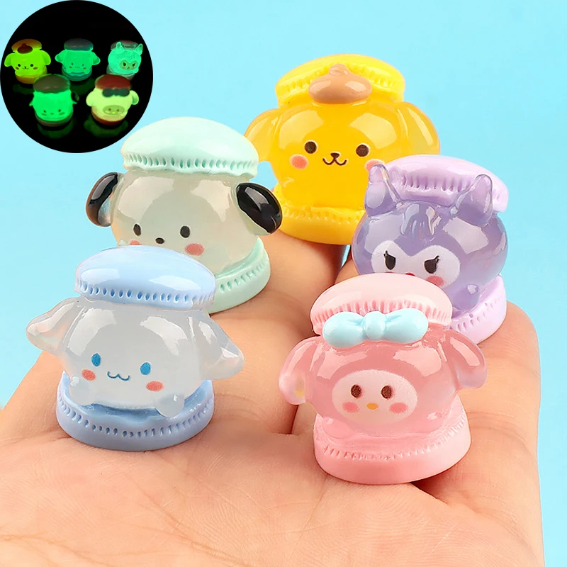 Anime Sanrio postava Luminous Keychain prívesok Cinnamoroll Kuromi Melody Mini socha DIY šperky Keyring Collective Model Model Hray