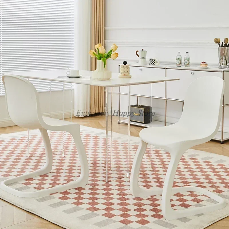 Apartmán Nordické jedálenské stoličky plastové pohodlné moderné salóniky jedálenské stoličky make -up hotel Sillas de Comedor Domáci nábytok