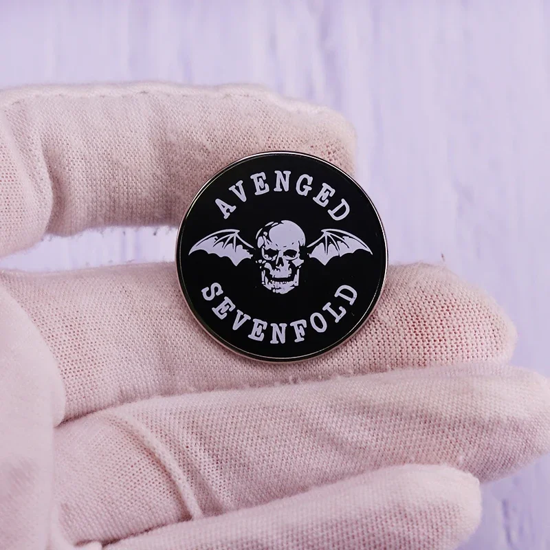 Avenged Sevenfold Pin Skull Bat Bat Flying Broot Brošge módne šperky dekor