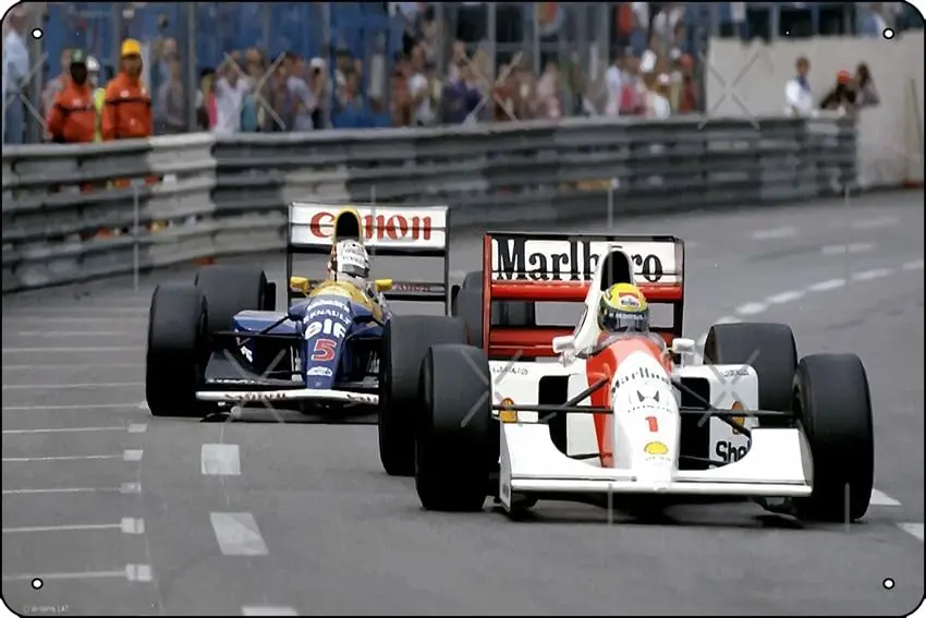 Ayrton Senna vs Mansell v Monako '92 plagát kovová plechová značka 12 x 8 palcov Funny Man Cave Domov Office Decor