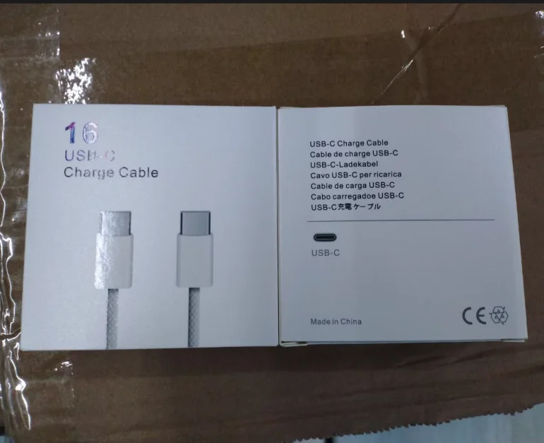 Balíček v maloobchode s bielym papierom pre iPhone 16 Dátové káblové nabíjačka nabíjačku Displej s obalom 50ks bezplatný príspevok
