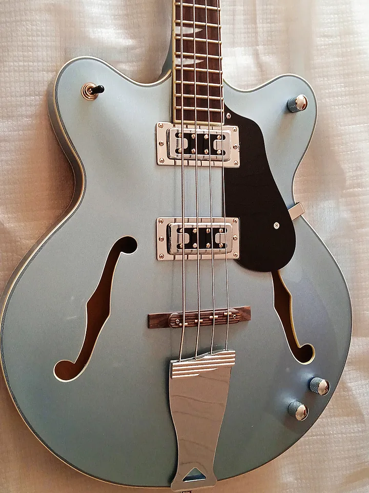 Bass 4 struna čistá Pelham Blue Gloss Eletric gitara pravá ruka