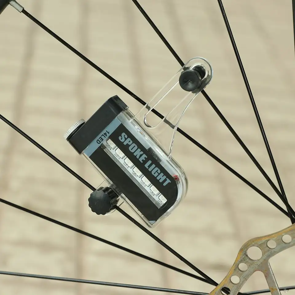 Bicykel cyklistický bicykel pneumatika pneumatiky Ventil kolesa 14 LED blesk hovoril výstražné svetlo