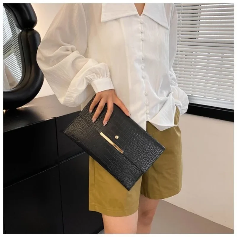 Biela 2024 Ženy Evening Bag Lady Party spojka banketové ramenné tašky Svadobná žena kabelka ruka na ruky dievča mince Pu obálka kabelka