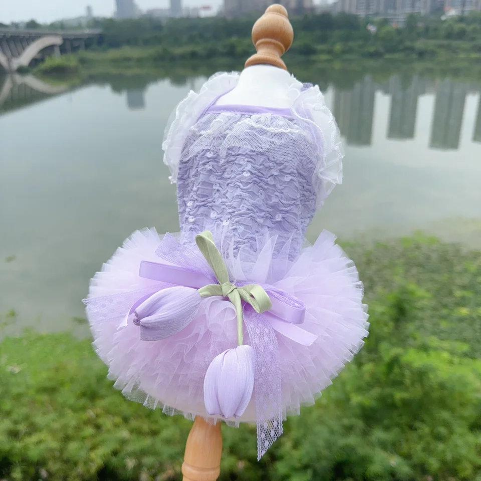 Biele fialové domáce zvieratá oblečenie letné ručné pompóny sukne tulipány