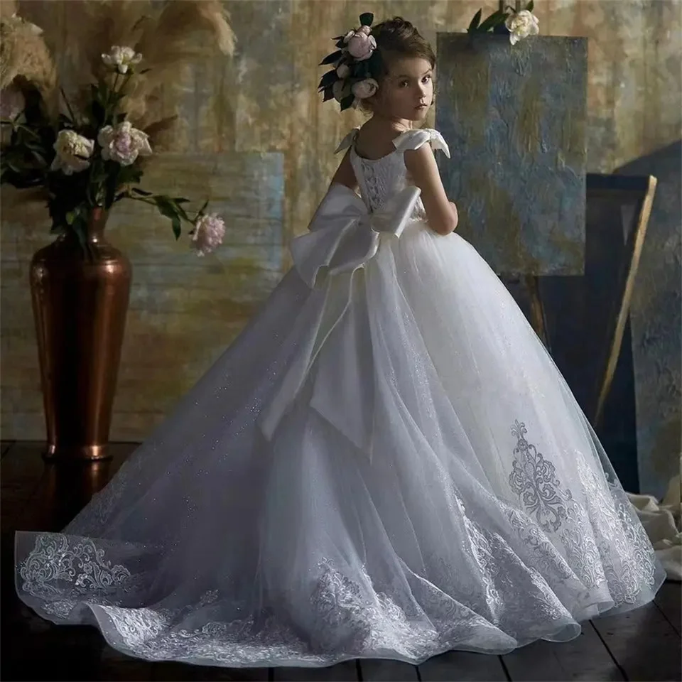 Biele čipky kvetinové dievča princezné šaty deti prvé spoločenské šaty luk nafúknuté s dlhým tylom svadobné spoločenstvo formálne šaty