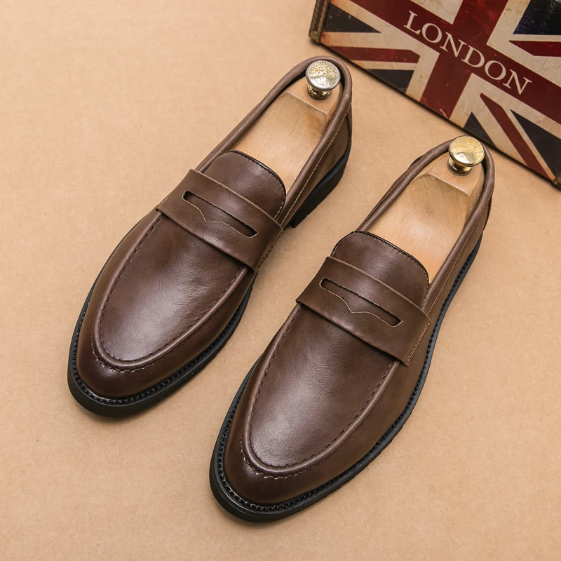 Black Men Poárené mäkké mokasíny Vysoko kvalitné jarné jesenné originálne kožené topánky Men Obchodné kancelárske šaty topánky Zapatos