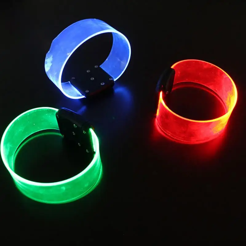Blikajúce LED LIMINUS Svetelové náramky Festive rave žiara Bangle magnetics GLOWING WRISTBAND HOOLD PARTY STRÁNKA FESTIVAL BAR KTV