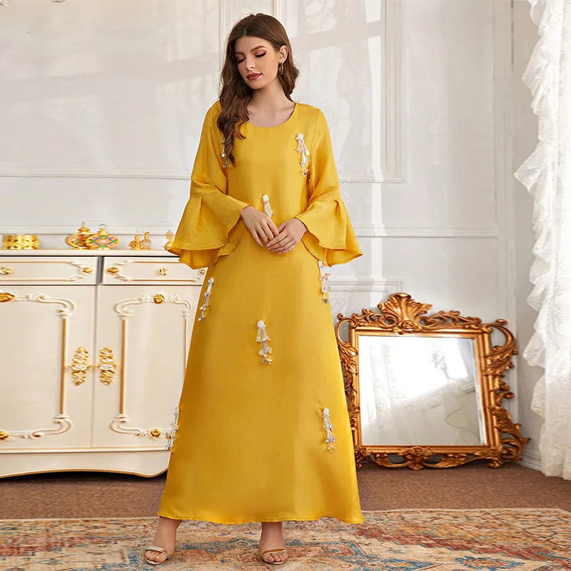 BM-0048 (žlté) Moslimské šaty Arab Dubaj Satin Lotus Ruckve Loet Bead Dress