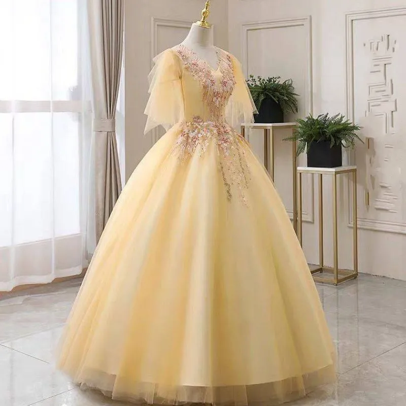 Bomaris V-krstné guľové šaty Quinceanera šaty princezná Vestidos de 15 Anos vintage aplique perly Popolušky Party Prispôsobené prispôsobené