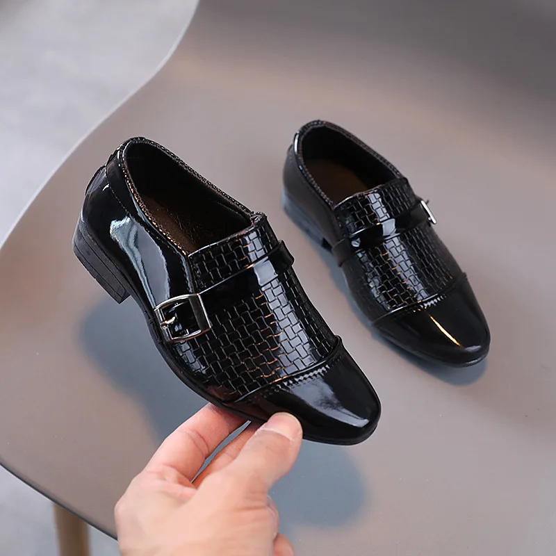Boys Leather Shoes 2022 Spring Autumn Deti predstavenie detských topánok na večierky Svadobné predstavenia Solid Black Slip-Onoc Shoes