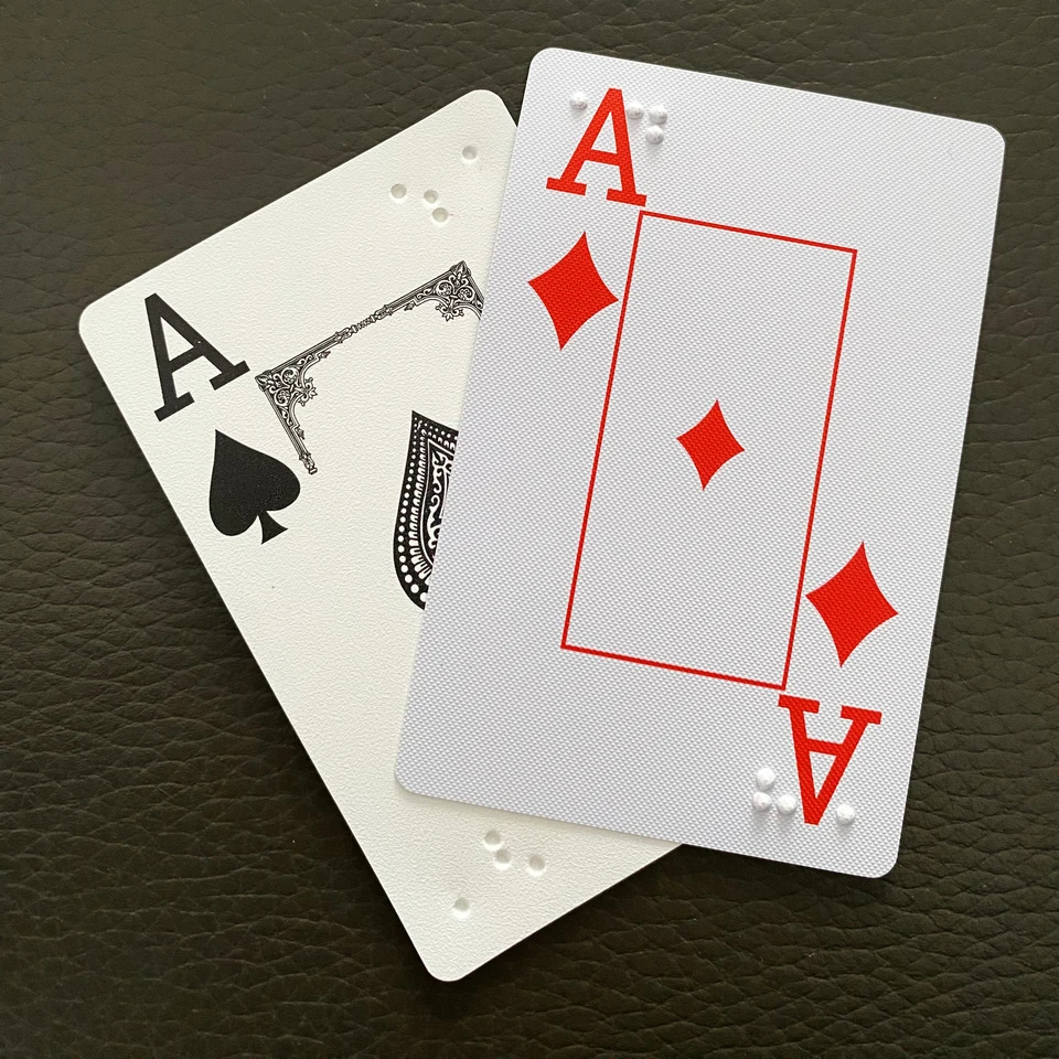 Braillovo herná karta Veľký list pokers hrací karty s dotykovými bodkami slepý pokerový prst dotýkajúci sa vizuálnym postihnutým deaktiváciou ľudí