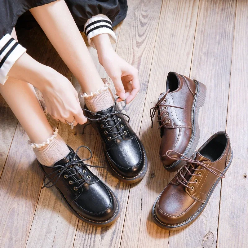 Britská malá kožená topánka 2023AUTUMN School Lace Up Dámska topánka Retro hnedá čierna čierna obuv Dámske mokasinky Dámske topánky päty