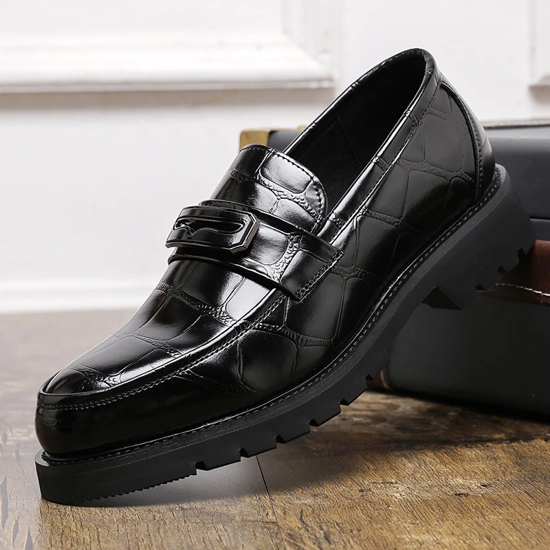 Britskí muži Oxfordské kožené šaty Štýlové muži špicaté mokasíry Elegantné svadobné spoločenské šaty Flats módne formálne príležitostné topánky