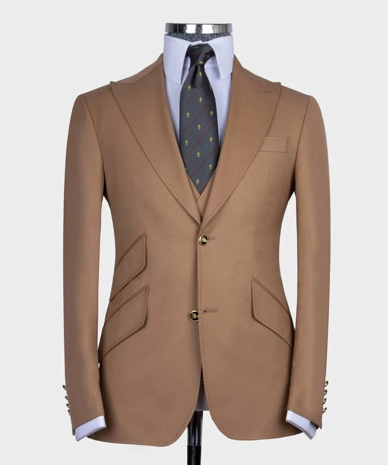 Brown Peak Lafe Men sa hodí špeciálne vrecko Dva tlačidlá Custom Groom Prom Party Terno Masculino Slim Fit Blazer pre muža 3 kusy