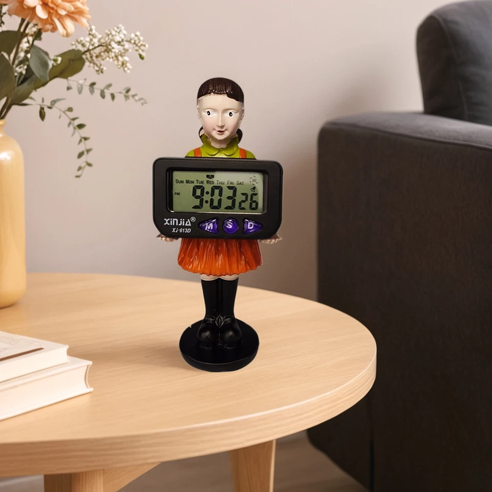 Budíky živice postava Doll Noctilucent Desk Clocks Dormmitory Desktop Ornament pre televízne seriály fanúšikov a darček pre zbierky
