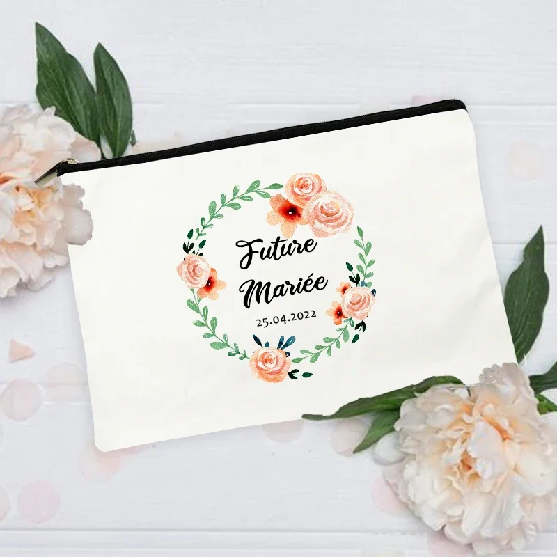 Budúce mariée personalizované vlastné dátumové tašky na make -upy bakalárske svadobné večere toaletný organizátor Maid of Honor Bride Darček