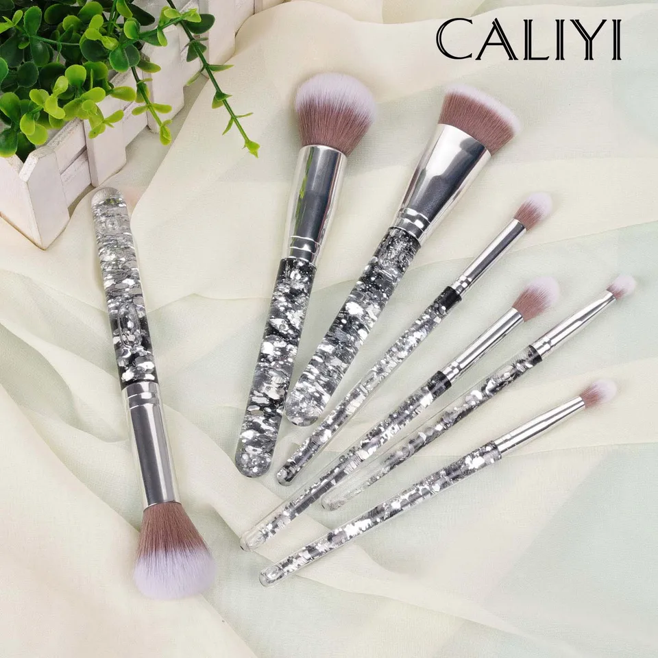 Caliyi 8/10 PCS Liquid Quicksand kefy na make -up set súpravy Nadácia práškovú červenajúca červenanie korektora očného tieňa pery, ktoré sa líšia kozmetické nástroje