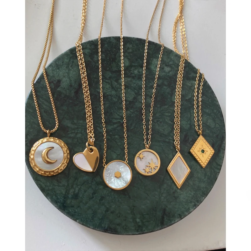 Carlidana 5 Designs Moon Star Matka z perlových náhrdelníkov Rhombus Love Heart Harace pre ženy titánový oceľový vintage náhrdelník