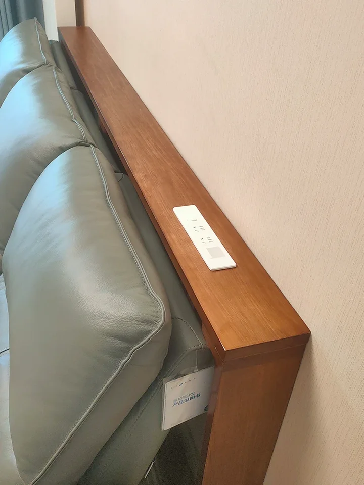 Celá masívna obývacia izba Elektrická pohovka zadná polia na stenu podlahovú medzeru Dlhý pásik úzky bočný stôl skladovací stojan
