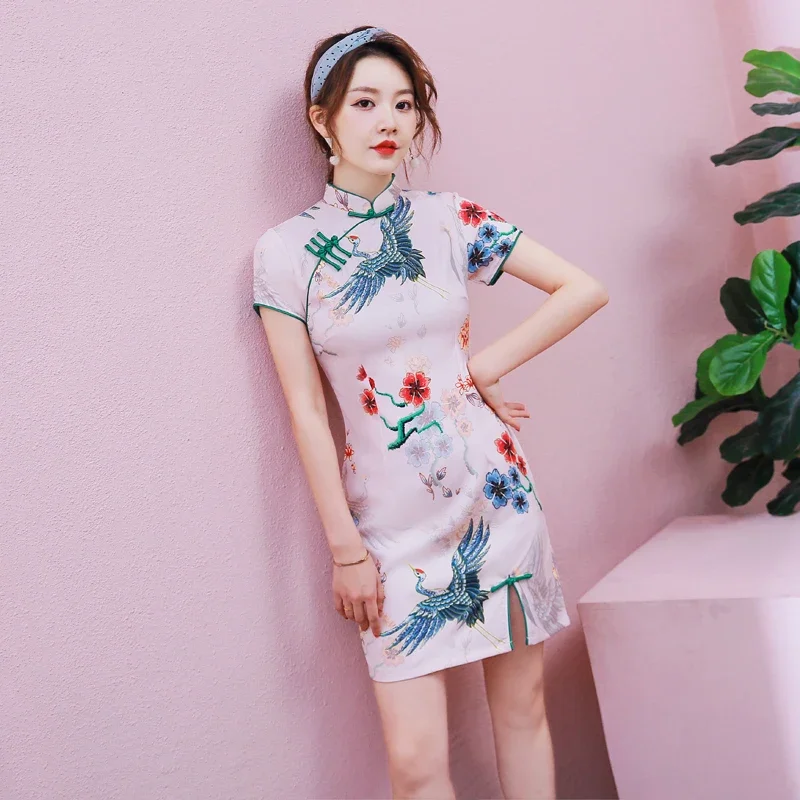 Cheongsam Čínsky štýl letné šaty 2020 Nový príchod Aodai Vietnam Tradičné ozdobné šaty qipao Vietnam oblečenie ao dai šaty f šaty f