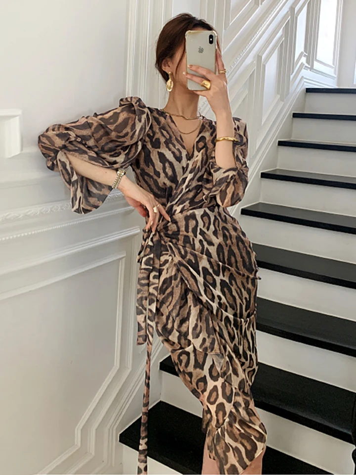 Chicly Sexy V-krk Simple leopard tlač príležitostné dámske šaty Nové módne šnurovanie štíhleho pásu Príležitostné dámske šaty s dlhým rukávom