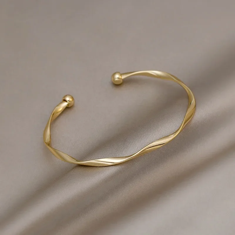 Classic Gold Color Mobius Otvárací náramok pre ženy