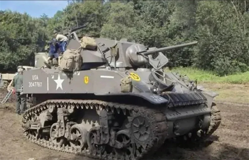 Coolbank Model G2080 USA M5A1 Stuart diaľkový ovládací tank Tank Hray Vojenská simulácia Tank Model Model Detské zhromaždenie vianočný darček