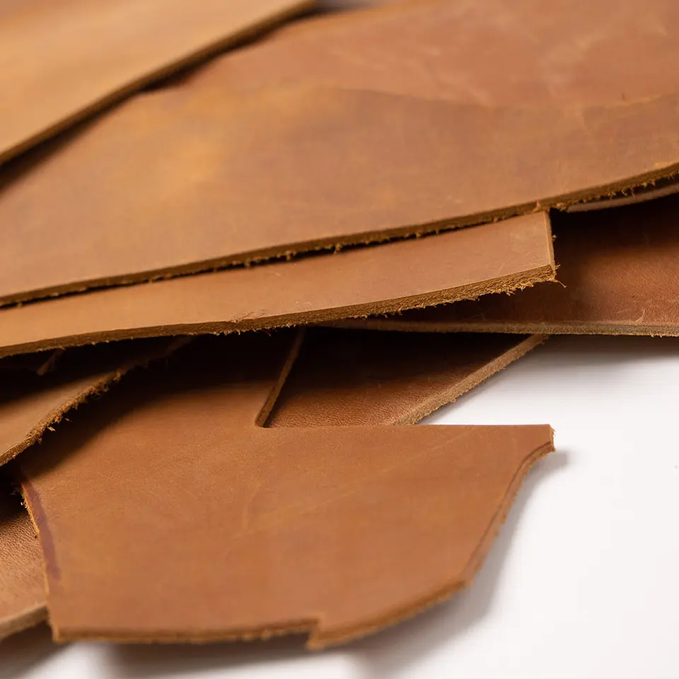 Cowhide Scrot Prvá vrstva kravská koža Koža Hrubá koža Originálna koža 1,8 mm až 2 mm žltá hnedá kožená remeslá Crazy Horse Leather